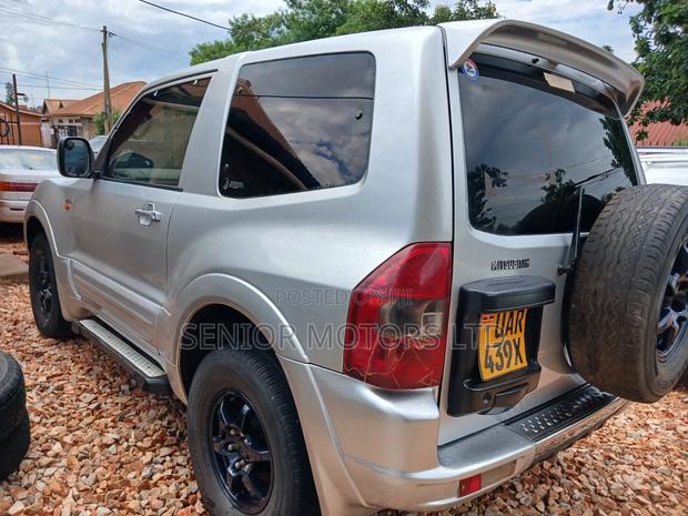 Mitsubishi Pajero 2004 Silver