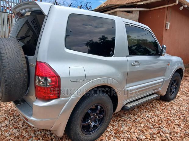 Mitsubishi Pajero 2004 Silver