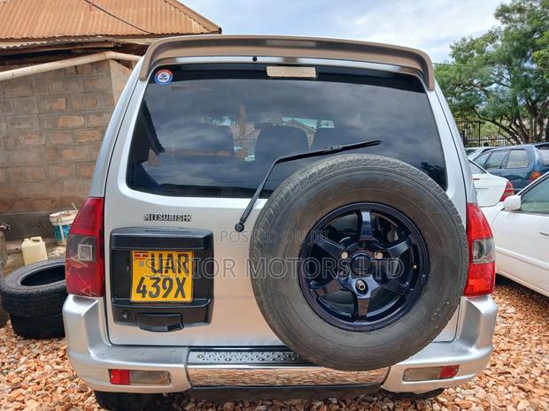 Mitsubishi Pajero 2004 Silver
