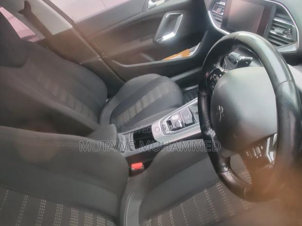 Peugeot 308 2017 Blue