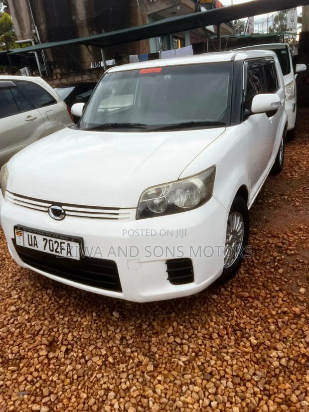 Toyota Corolla Rumion Hatchback 1.8 AWD 2013 White