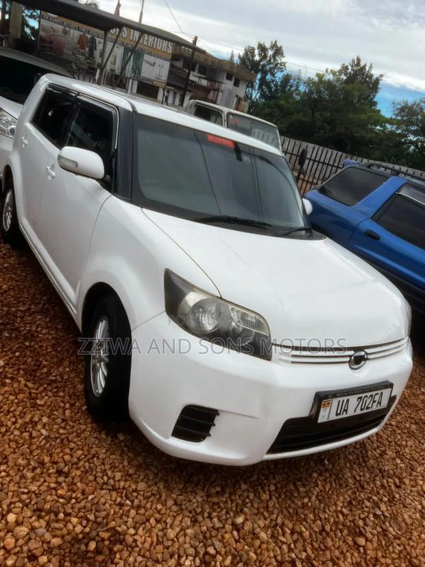 Toyota Corolla Rumion Hatchback 1.8 AWD 2013 White