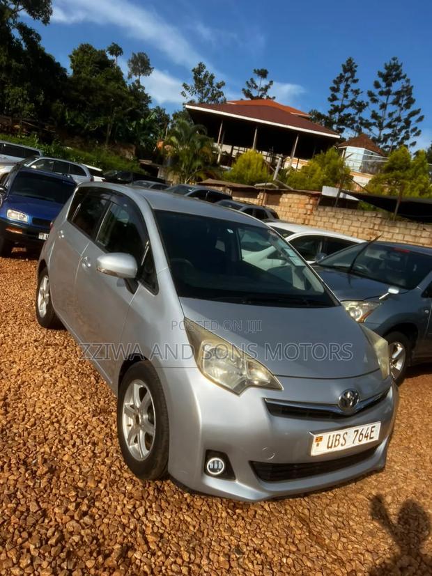 Toyota Ractis 1.5 AWD 2010 Silver