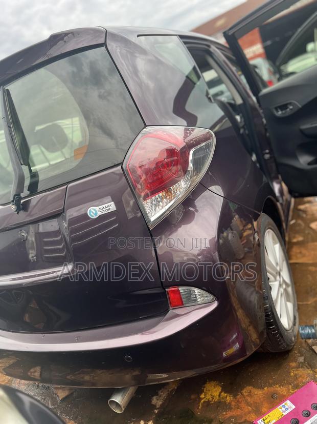 Toyota Ractis 1.5 AWD 2014 Maroon