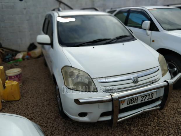 Toyota Raum 2006 White