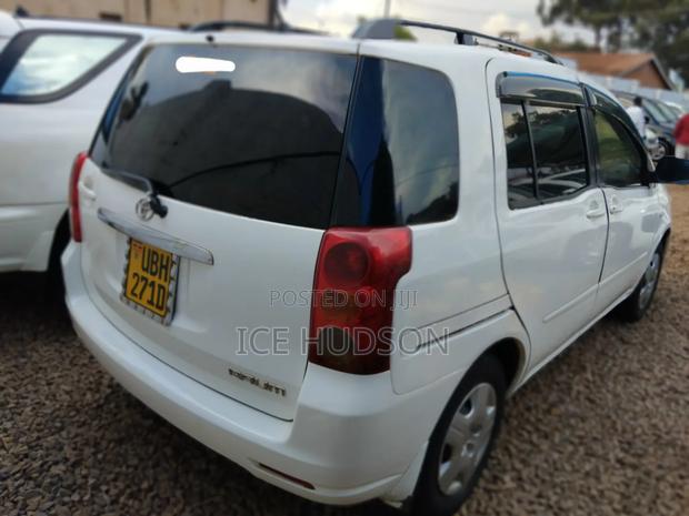 Toyota Raum 2006 White
