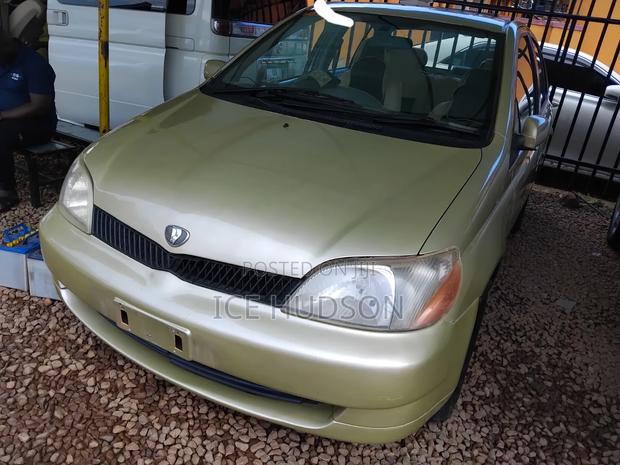 Toyota Platz 2002