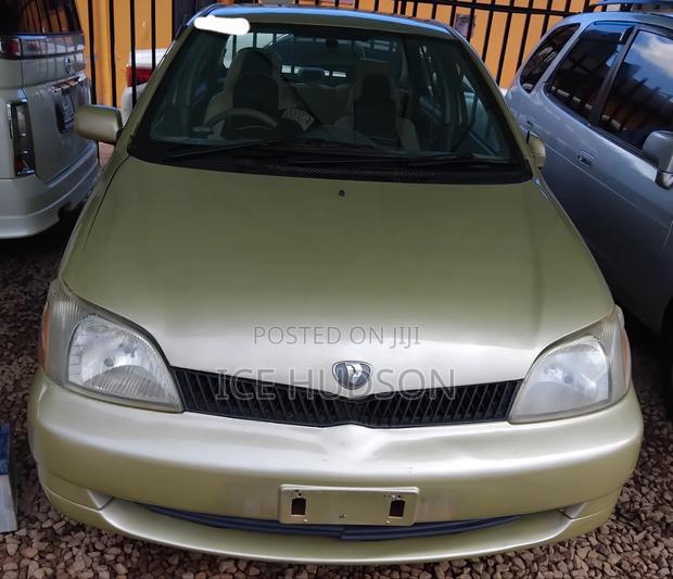 Toyota Platz 2002