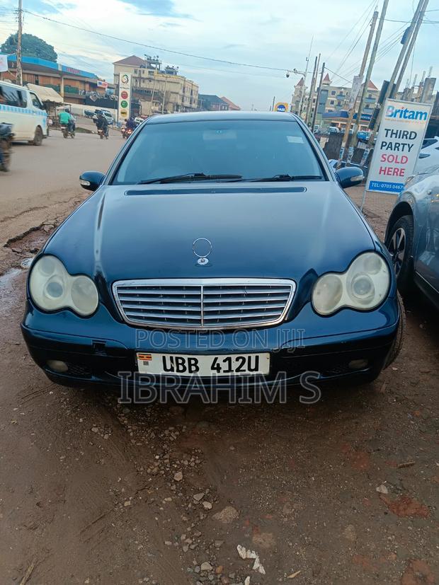 Mercedes-Benz C180 2013 Blue