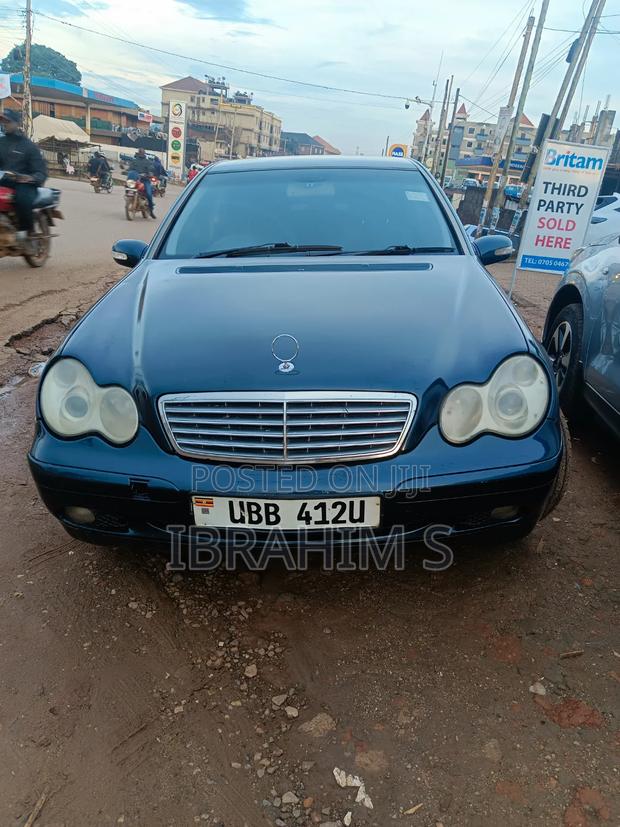 Mercedes-Benz C180 2013 Blue