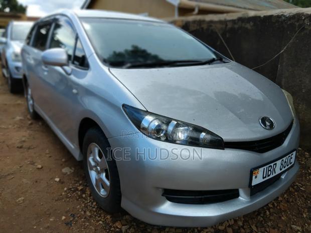 Toyota Wish 2010 Silver