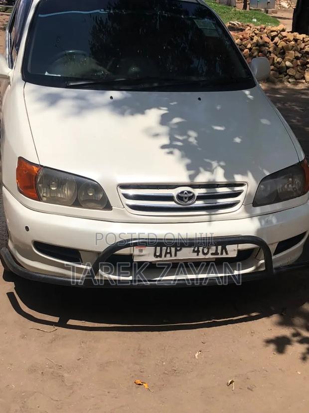 Toyota Ipsum 1997 White