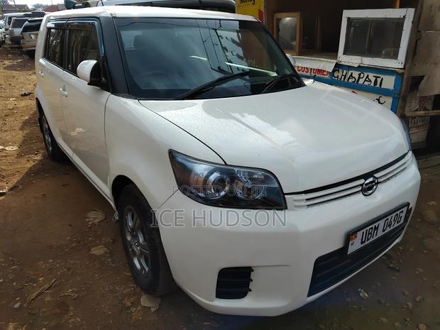 Toyota Corolla Rumion 2010 White