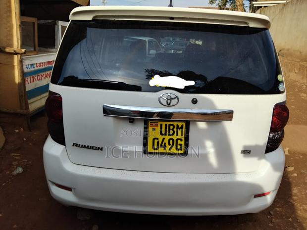Toyota Corolla Rumion 2010 White
