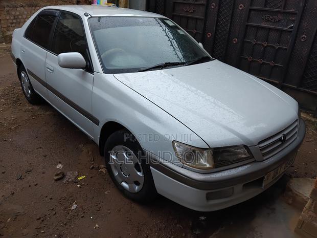 Toyota Corona Premio 2001 White