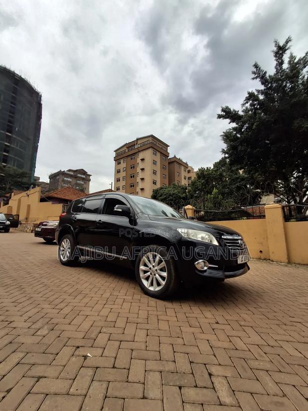 Toyota Vanguard 2011 Black