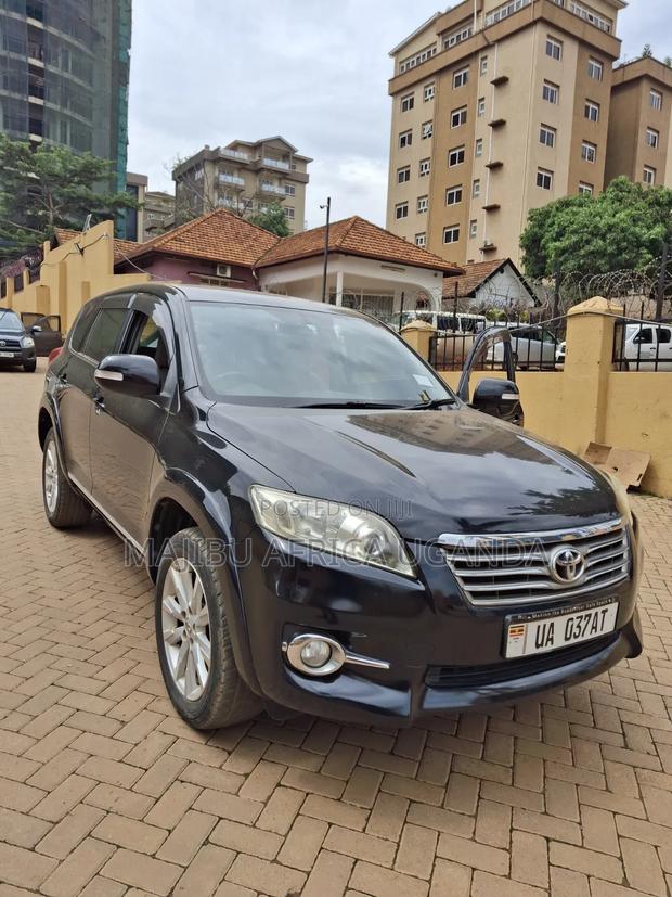 Toyota Vanguard 2011 Black