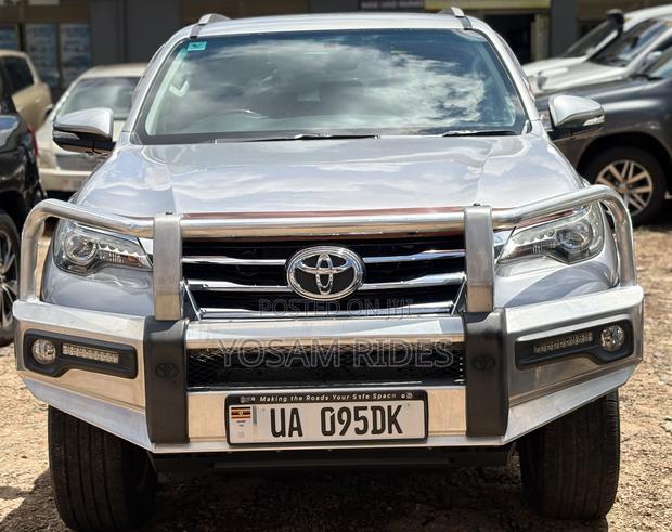 Toyota Fortuner 2.8 D AWD 2016 Silver