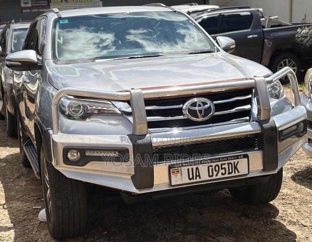 Toyota Fortuner 2.8 D AWD 2016 Silver