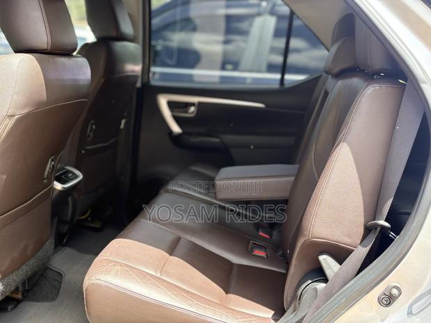 Toyota Fortuner 2.8 D AWD 2016 Silver