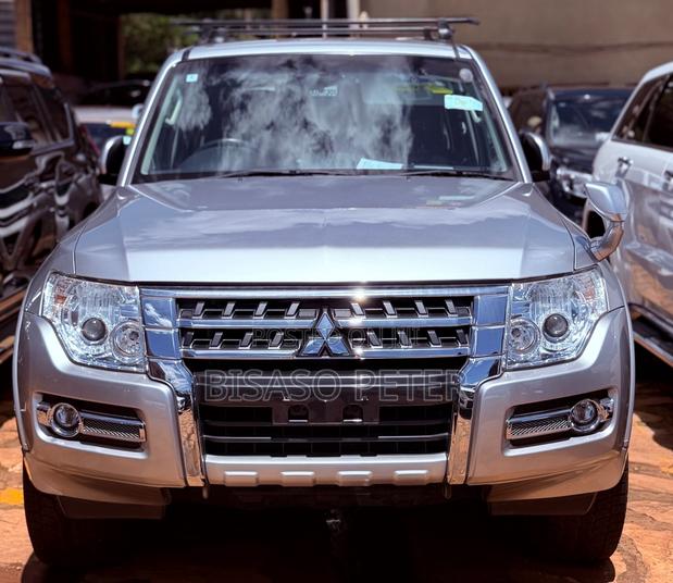 Mitsubishi Pajero 2018 Silver