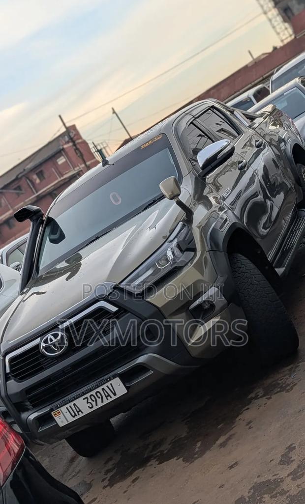 Toyota Hilux Revo Double Cab Deisel 2.4 RWD 2016 Green