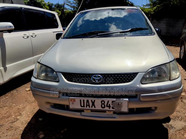 Toyota Corolla Spacio 2000 Silver