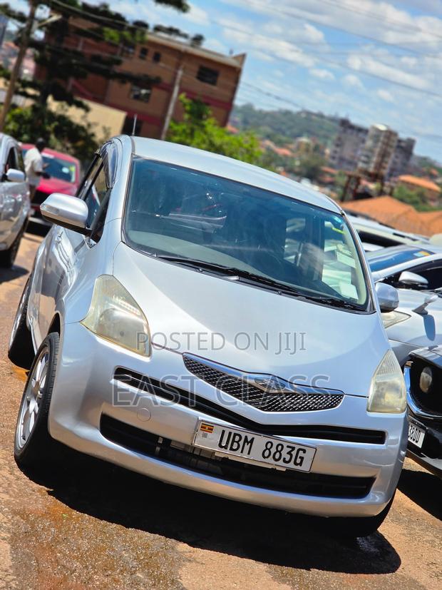 Toyota Ractis 1.5 FWD 2008 Silver