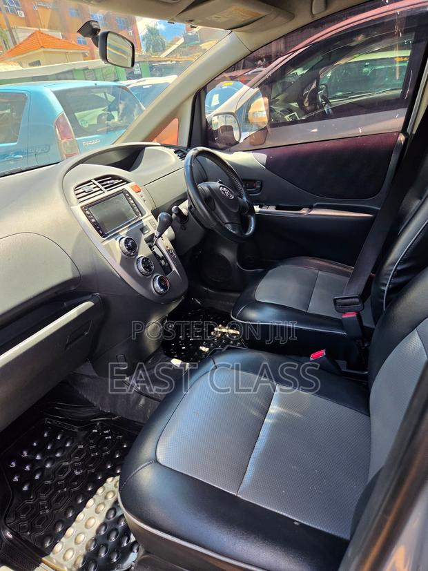 Toyota Ractis 1.5 FWD 2008 Silver