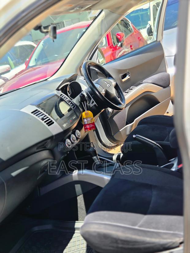 Mitsubishi Outlander 2009 White