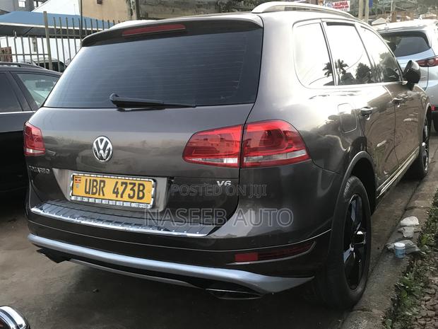 Volkswagen Touareg 2012 Gold