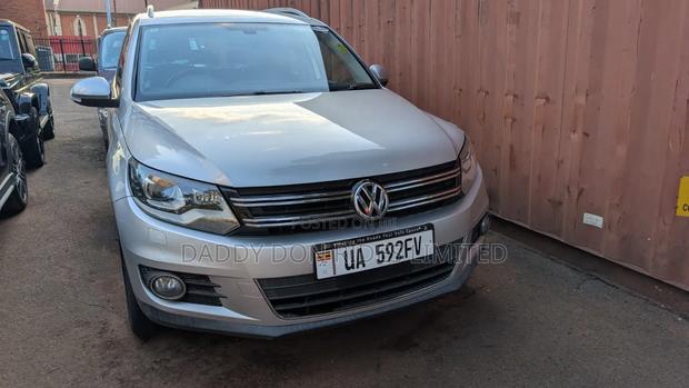 Volkswagen Tiguan SE 4Motion 2011 Silver