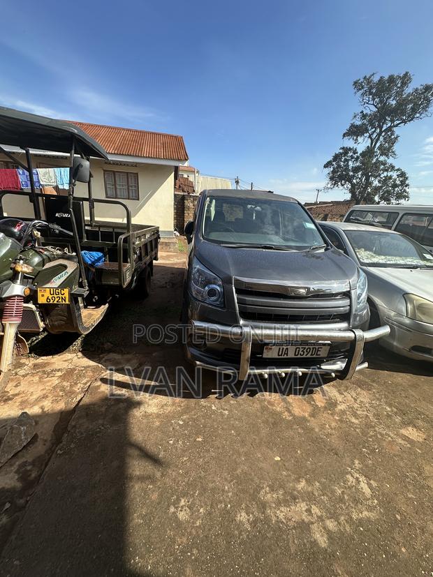 Toyota Noah 2.0 158hp FWD (8 Seater) 2010 Gray
