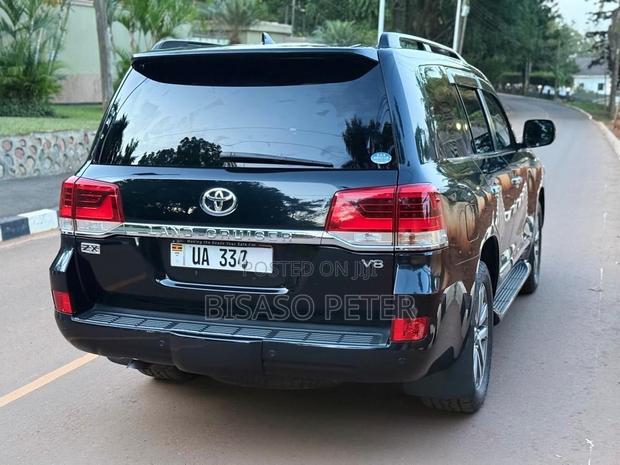 Toyota Land Cruiser 4.6 V8 ZX 2017 Black