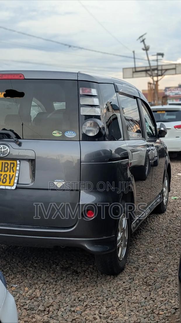 Toyota Sienta 1.5 AWD 2009 Gray