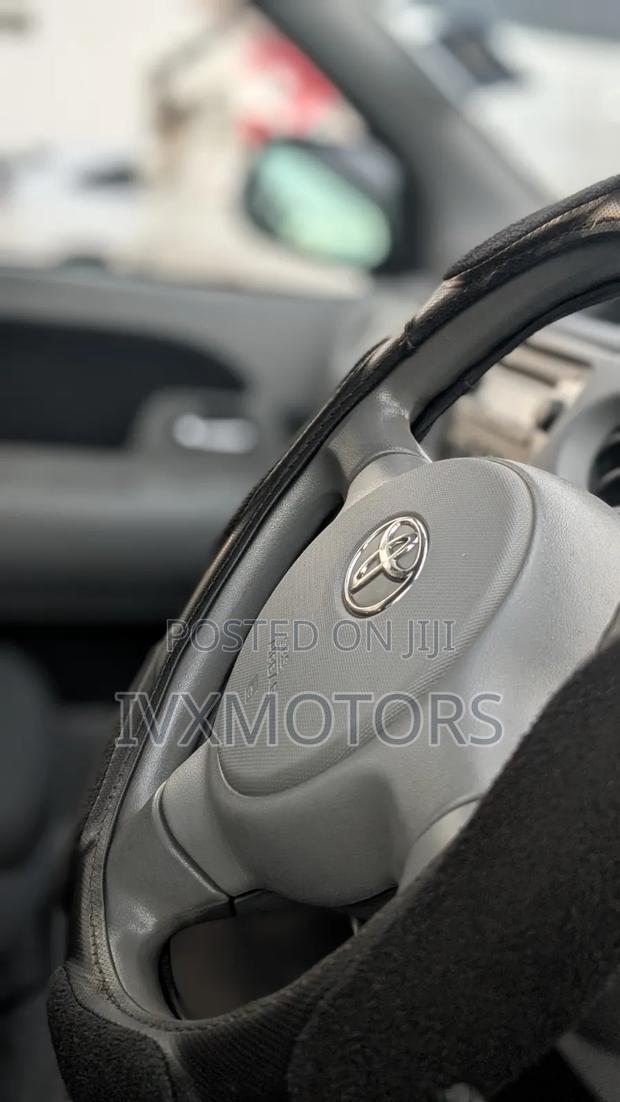 Toyota Sienta 1.5 AWD 2009 Gray