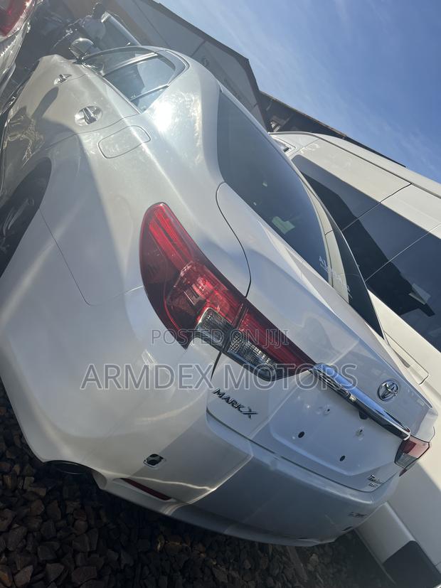 Toyota Mark X 2.5 AWD 2015 White