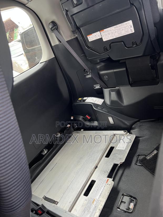 Toyota Noah 2020 Maroon