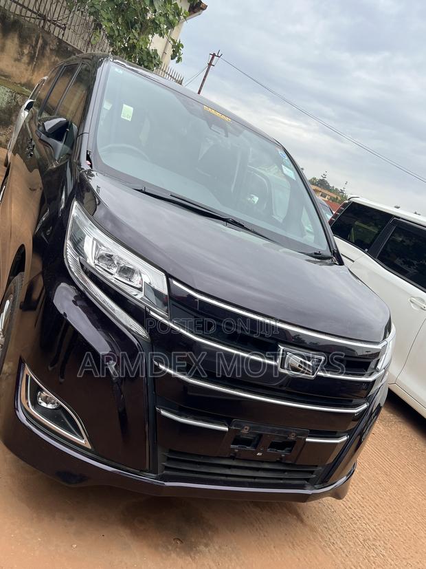 Toyota Noah 2020 Maroon