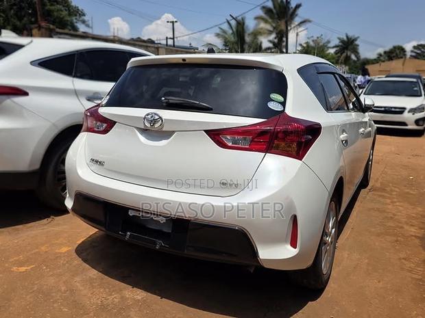 Toyota Auris 2014 Silver