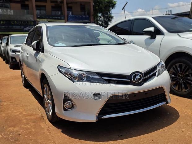Toyota Auris 2014 Silver