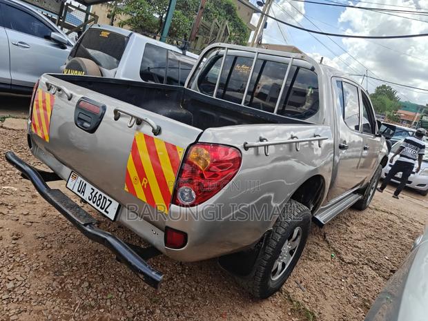 Mitsubishi L200 2007 Silver