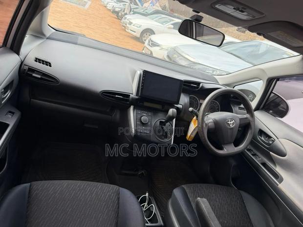 Toyota Wish 2010 Silver