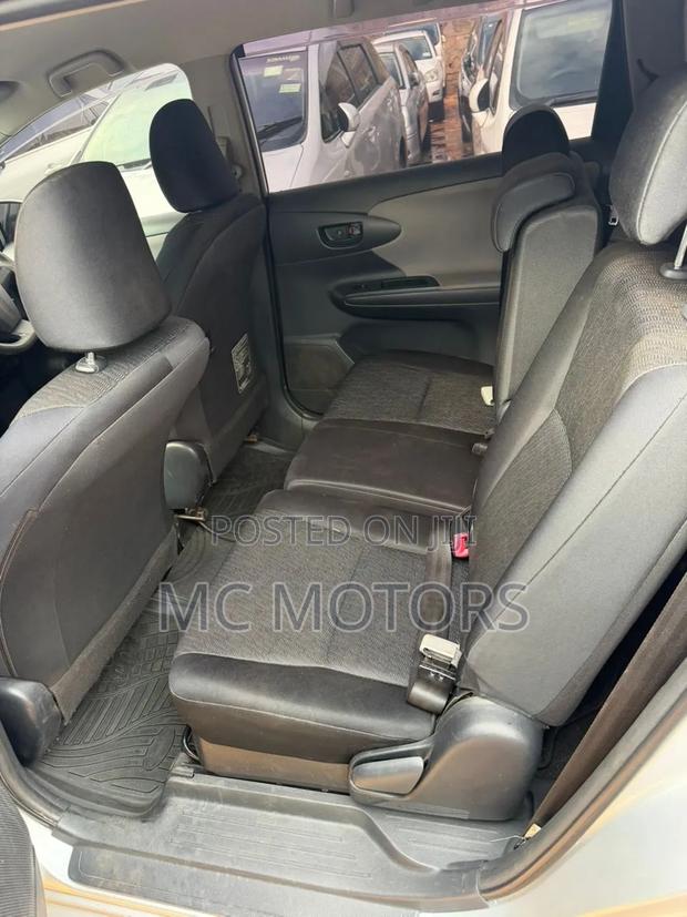 Toyota Wish 2010 Silver
