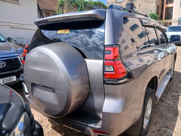Toyota Land Cruiser Prado 2016 Gold