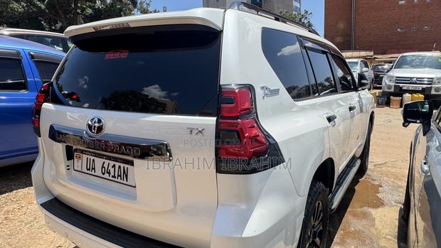 Toyota Land Cruiser Prado 2021 White