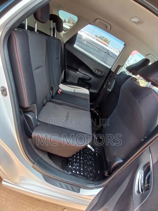 Toyota Wish 2011 Silver