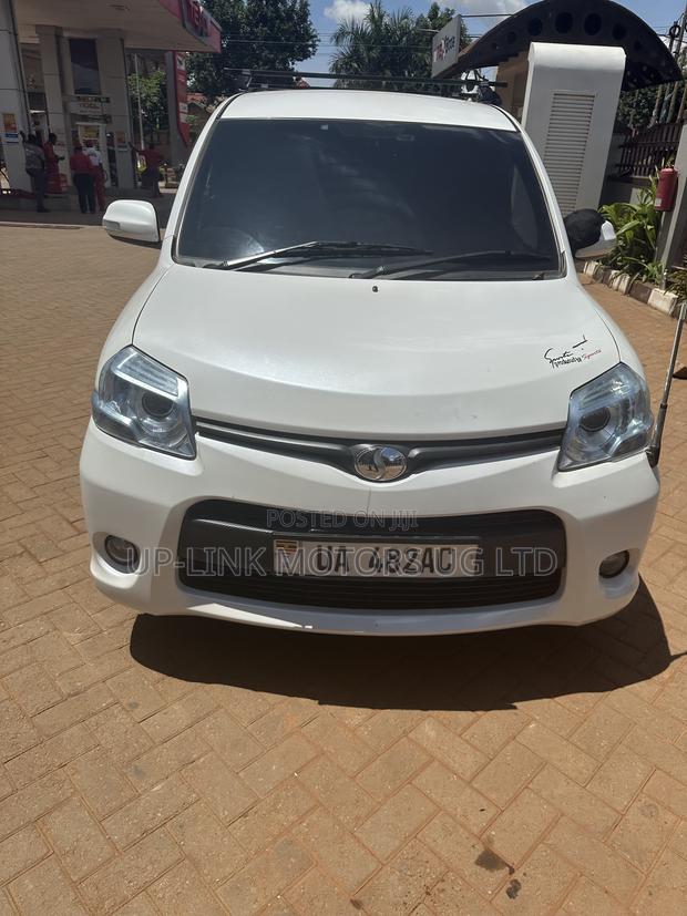Toyota Sienta 2013 White