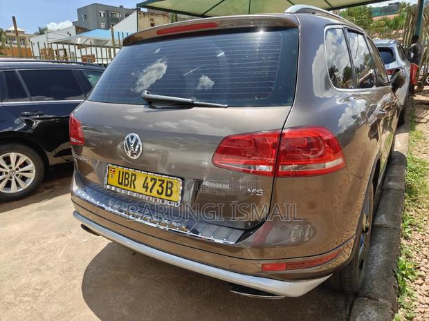 Volkswagen Touareg 2013 Gold