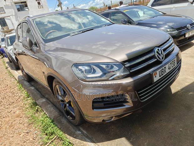 Volkswagen Touareg 2013 Gold